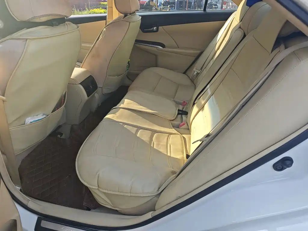 Toyota Camry 2015 — фото 5