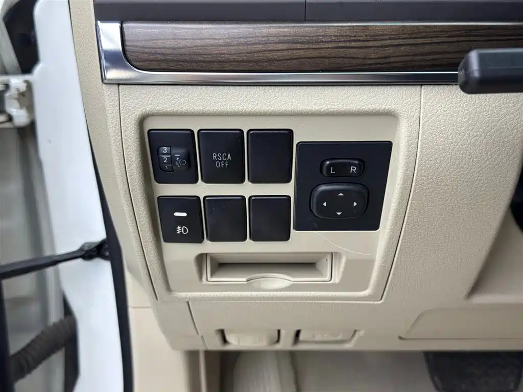 Toyota Land Cruiser 2020 — фото 18