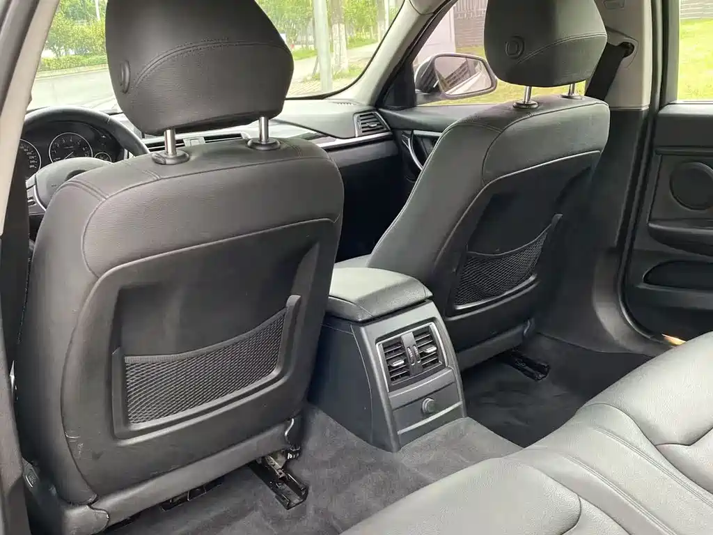 BMW 3 Series 2017 — фото 14