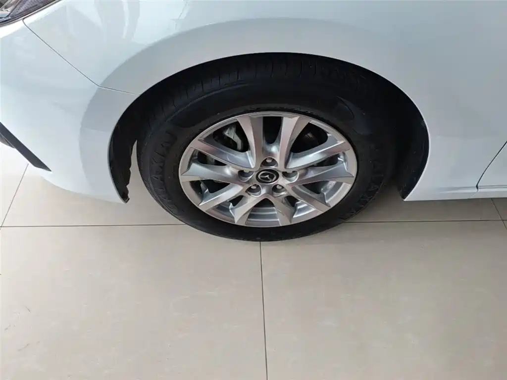Mazda 3 Axela 2017 — фото 23