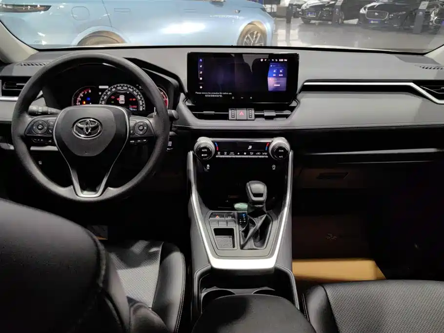 Toyota RAV4 2023 — фото 12