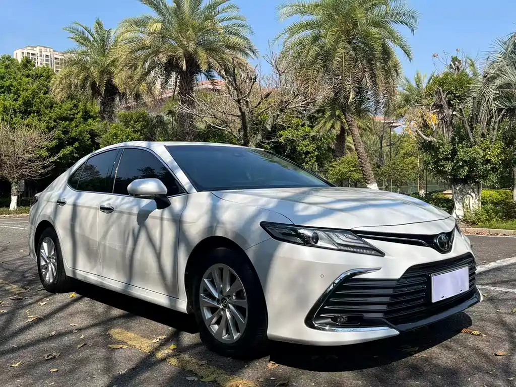 Toyota Camry 2023 — фото 3