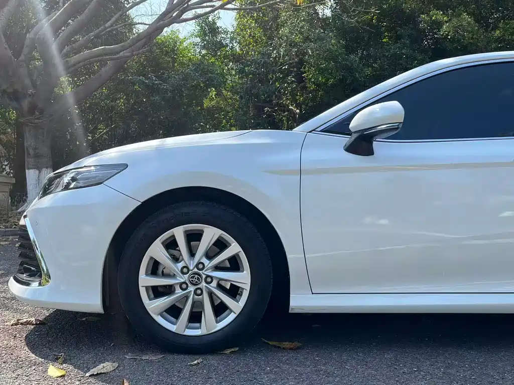 Toyota Camry 2023 — фото 11