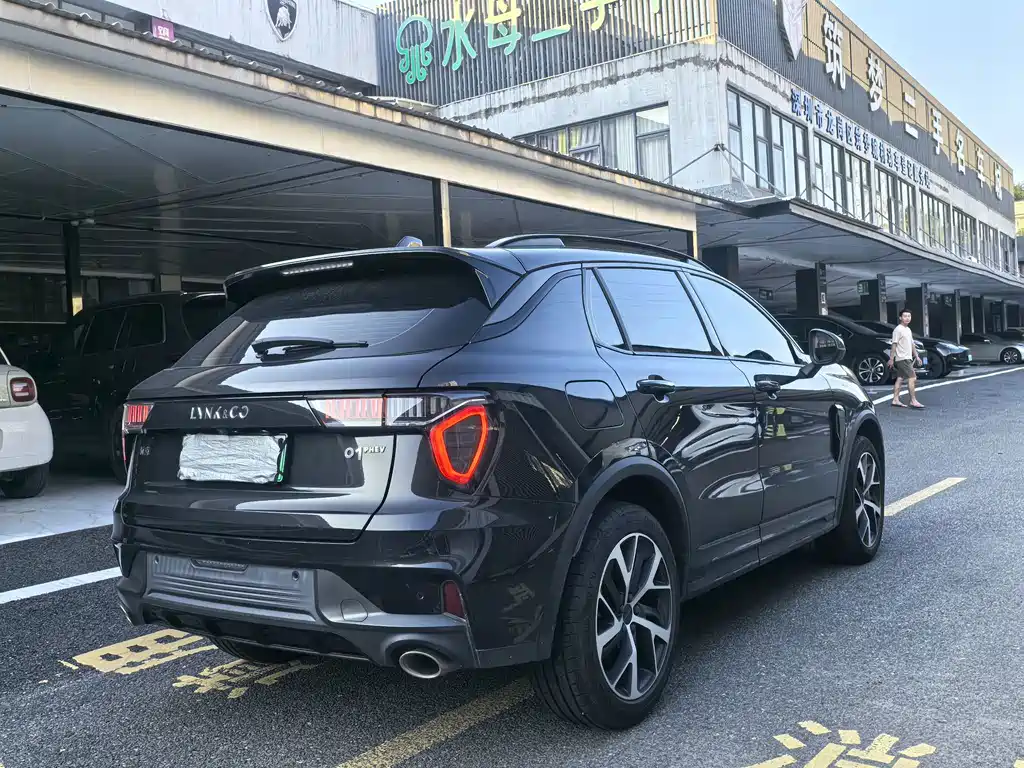 Lynk & Co 01 EM-P 2022 — фото 5