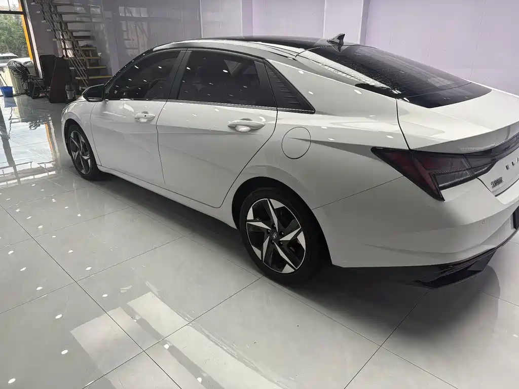 Hyundai Elantra 2022