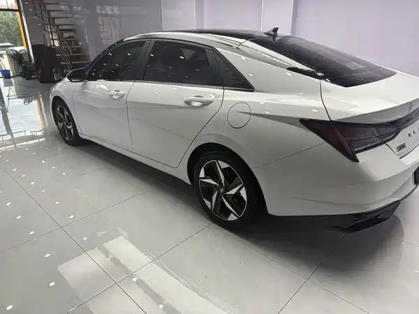 Hyundai Elantra 2022