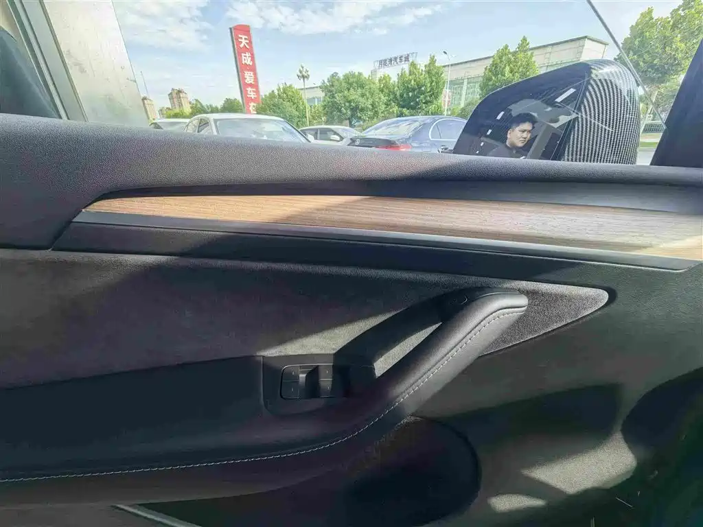 Tesla Model Y 2023 — фото 10