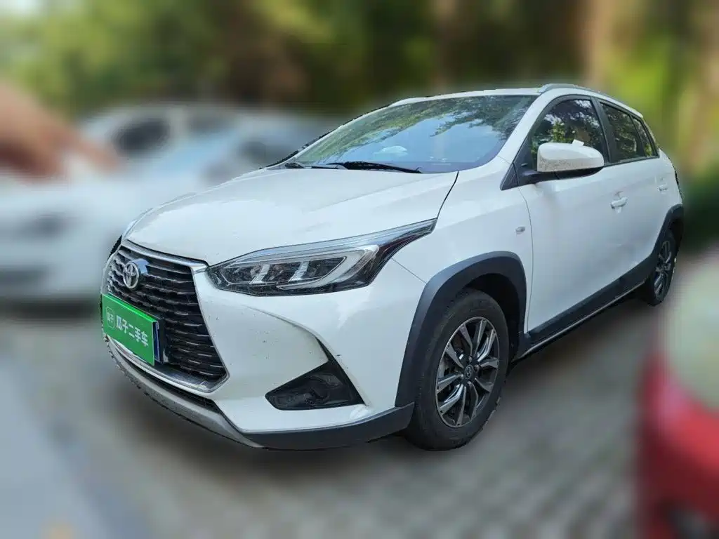 Toyota Yaris L 2022 — фото 1