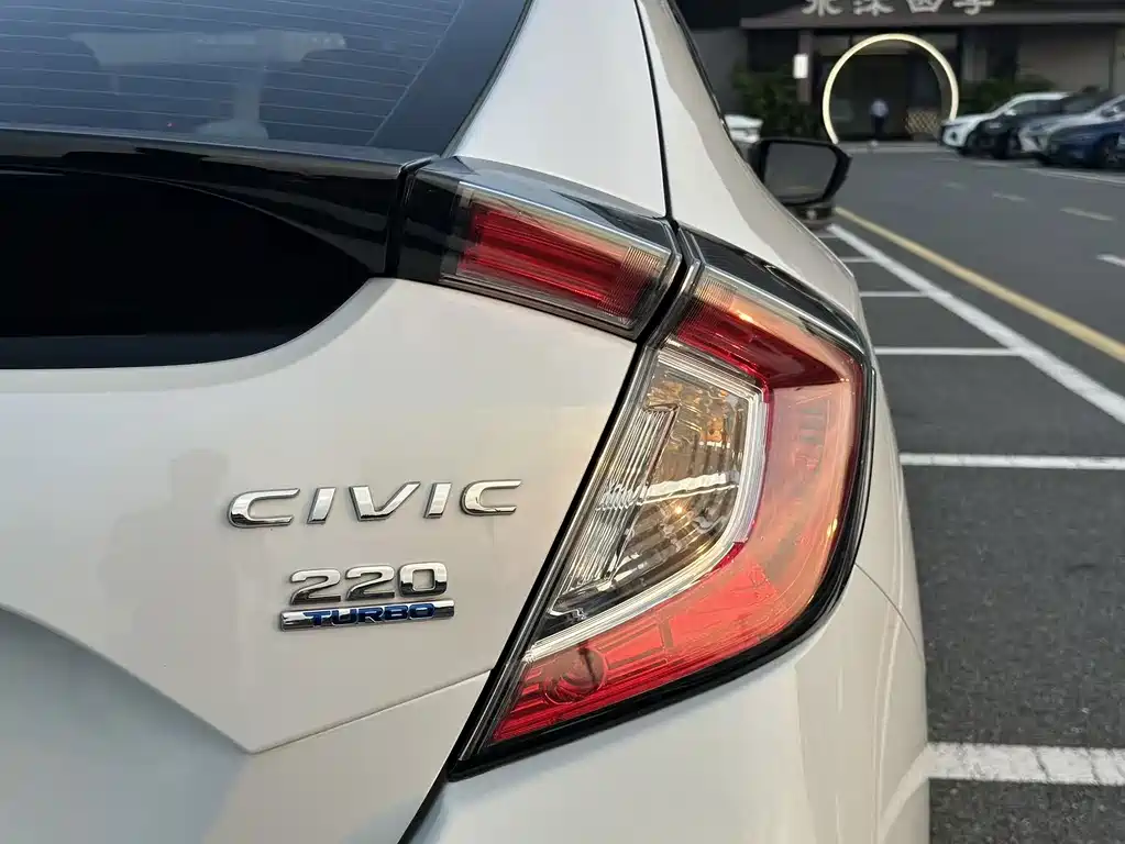 Honda Civic 2022 — фото 17