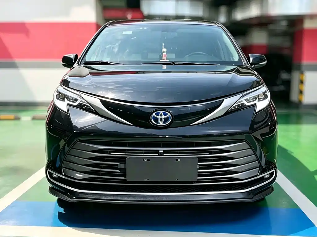 Toyota Sienna 2023 — фото 2