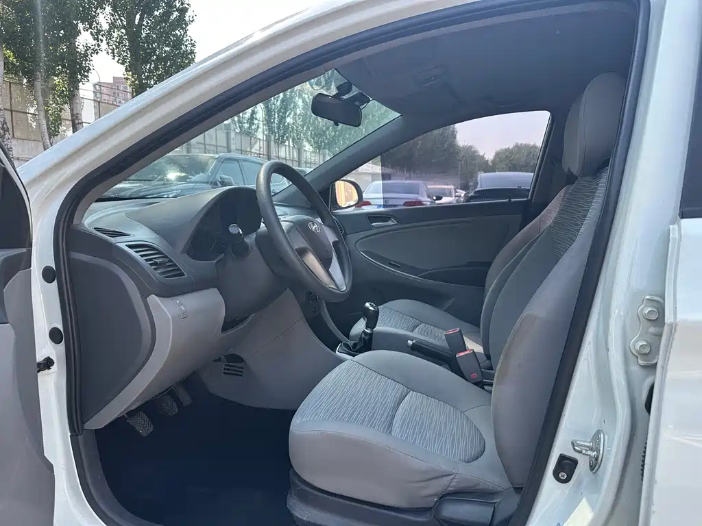 Hyundai Verna 2016 — фото 10