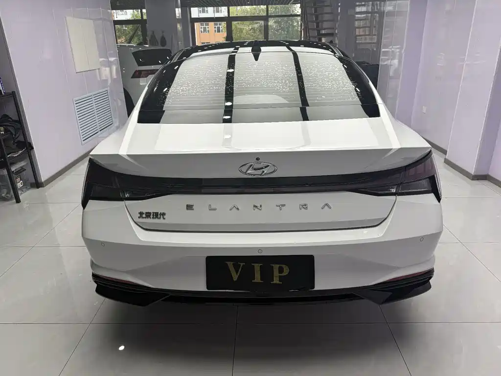 Hyundai Elantra 2022