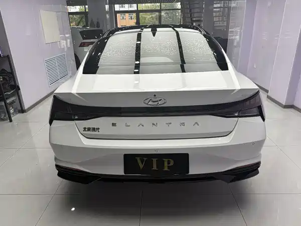 Hyundai Elantra 2022