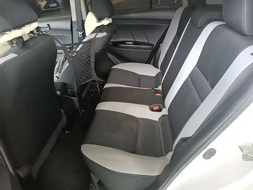 Toyota Yaris L 2020 — фото 17