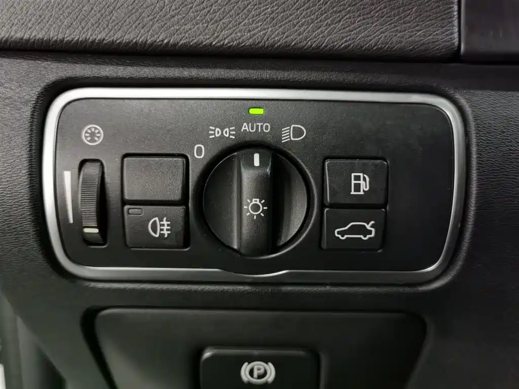 Volvo S60 2015 — фото 21