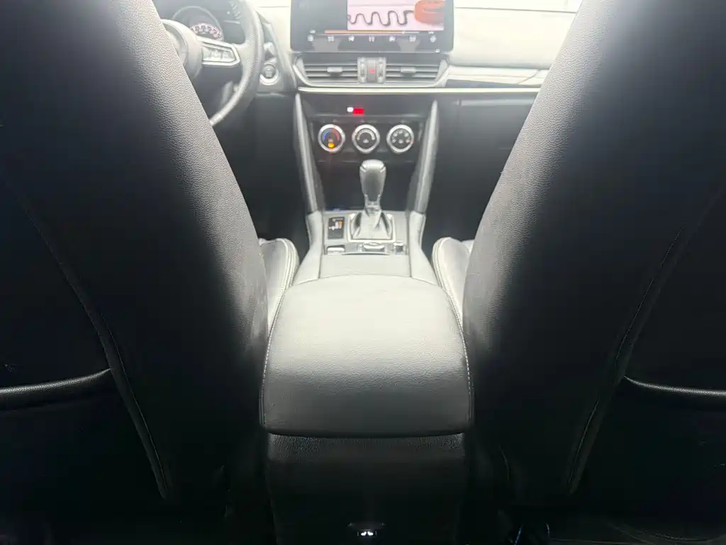 Mazda CX-4 2023 — фото 16