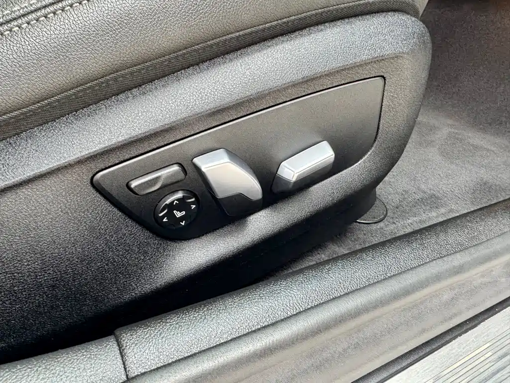 BMW 5 Series 2021 — фото 16