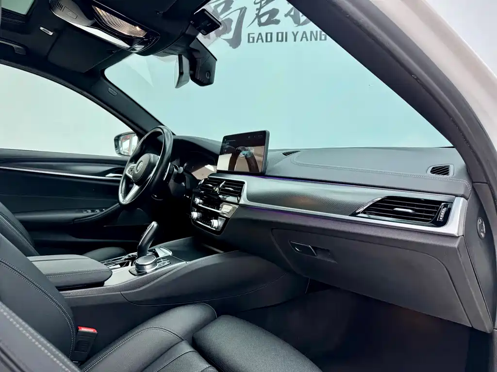 BMW 5 Series 2021 — фото 14