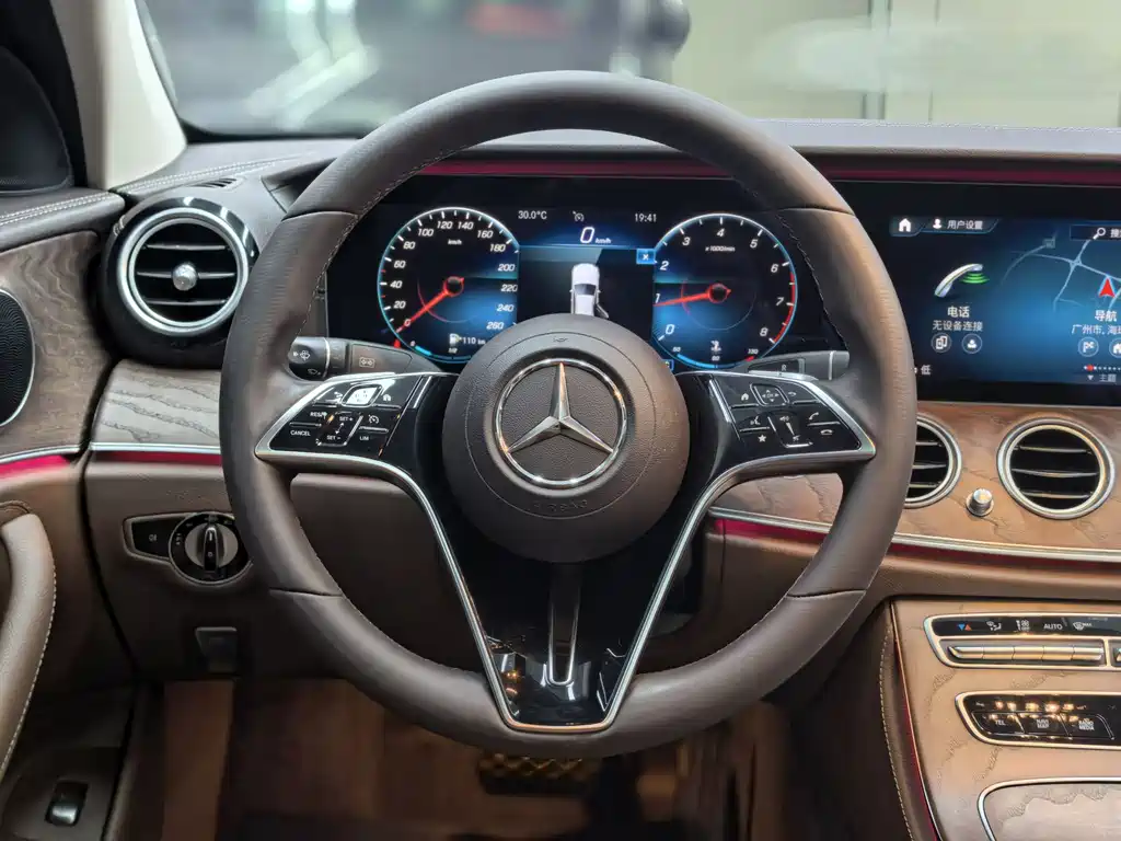 Mercedes-Benz E-Class 2021 — фото 27