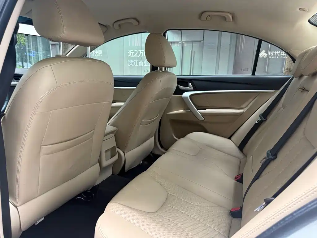 Geely Emgrand 2018 — фото 10