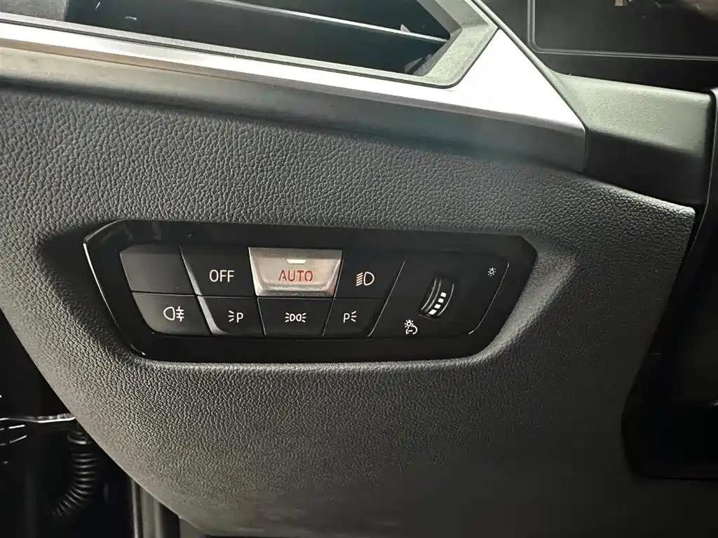 BMW 3 Series 2023 — фото 18