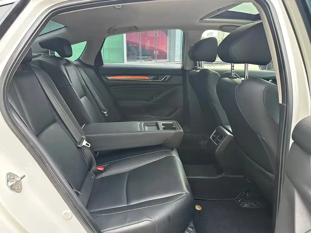 Honda Accord 2020 — фото 12