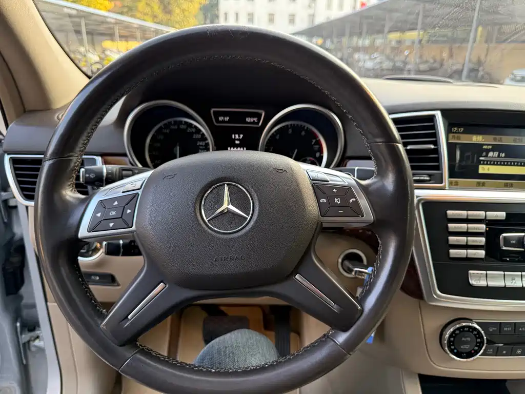 Mercedes-Benz M-Class 2012 — фото 17