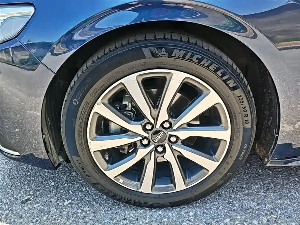 Lincoln Continental 2018 — фото 23