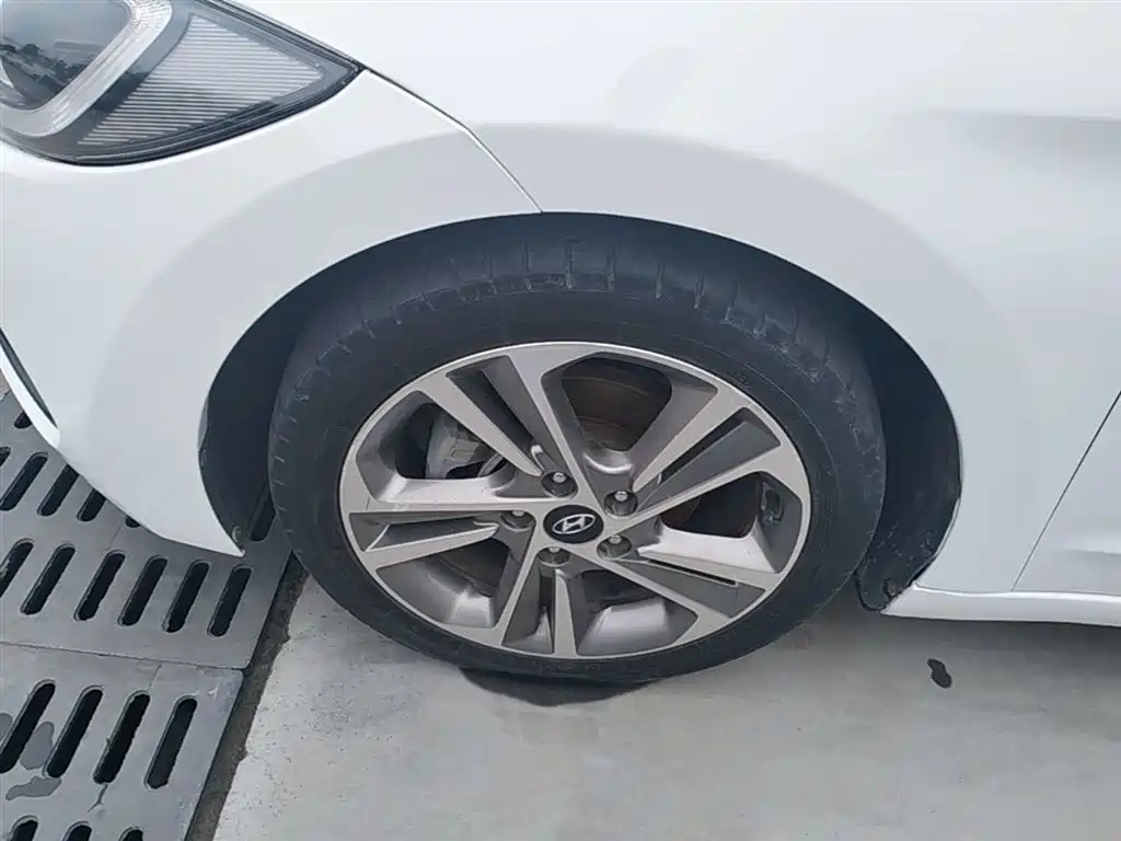 Hyundai Elantra 2018 — фото 23