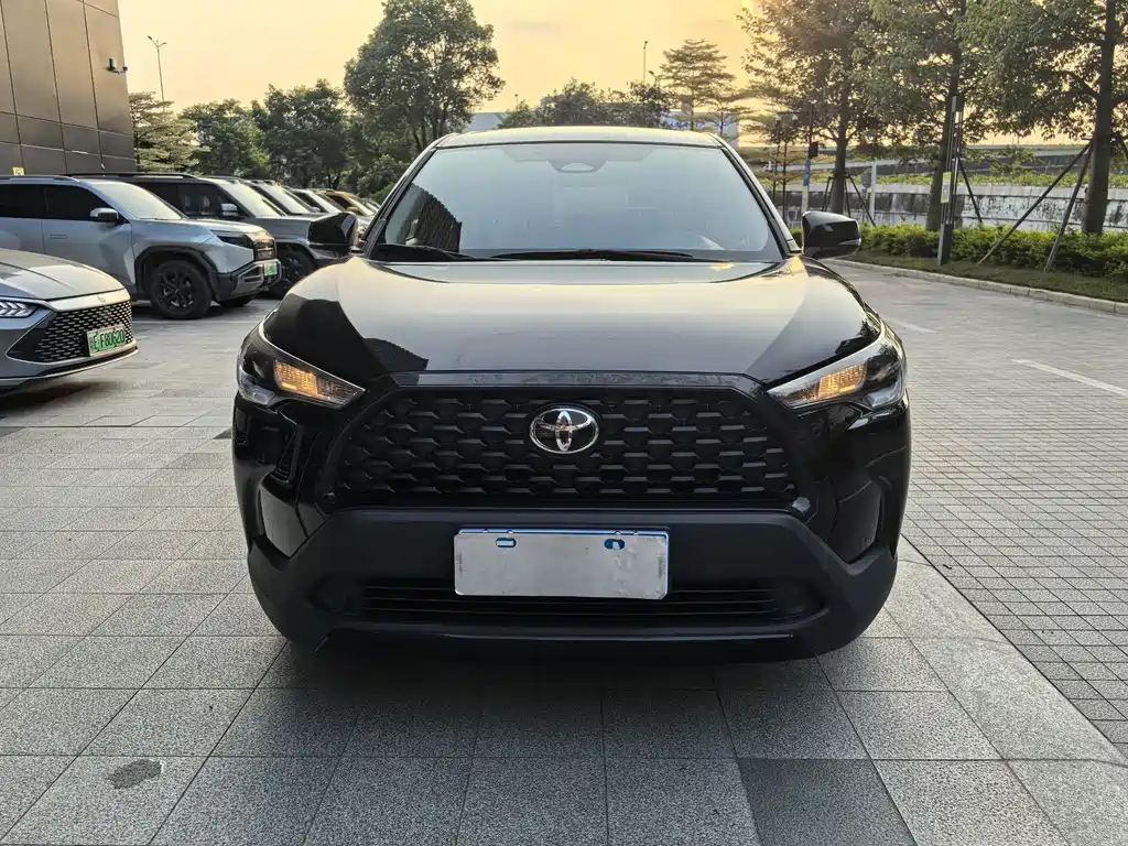 Toyota Corolla Cross 2023 — фото 2