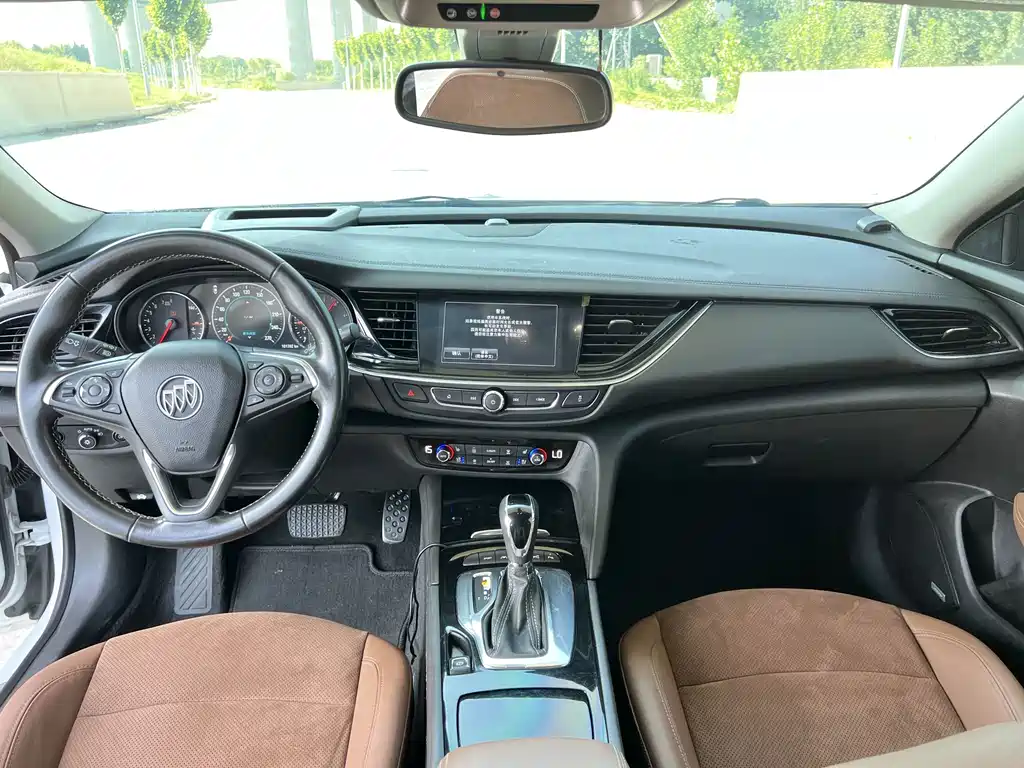 Buick Regal 2018 — фото 12