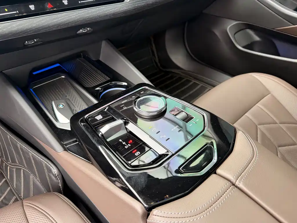 BMW 5 Series 2024 — фото 10