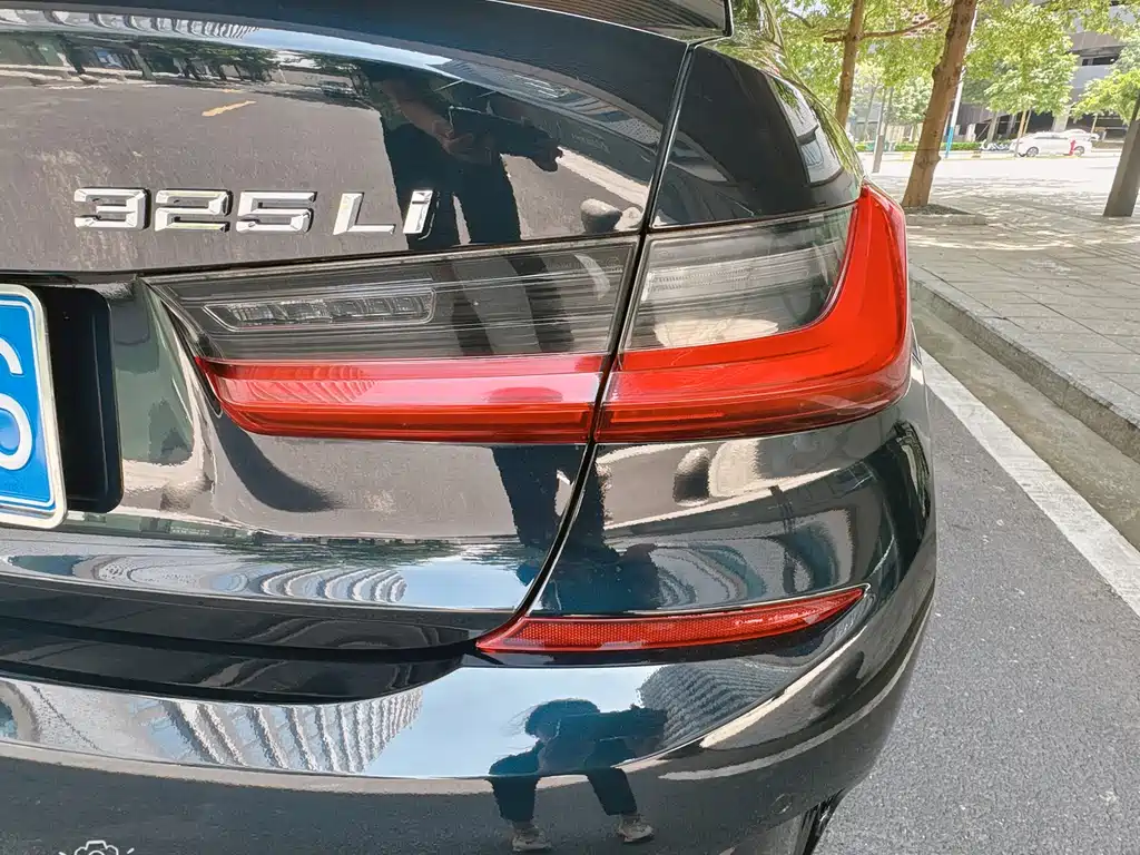 BMW 3 Series 2019 — фото 12
