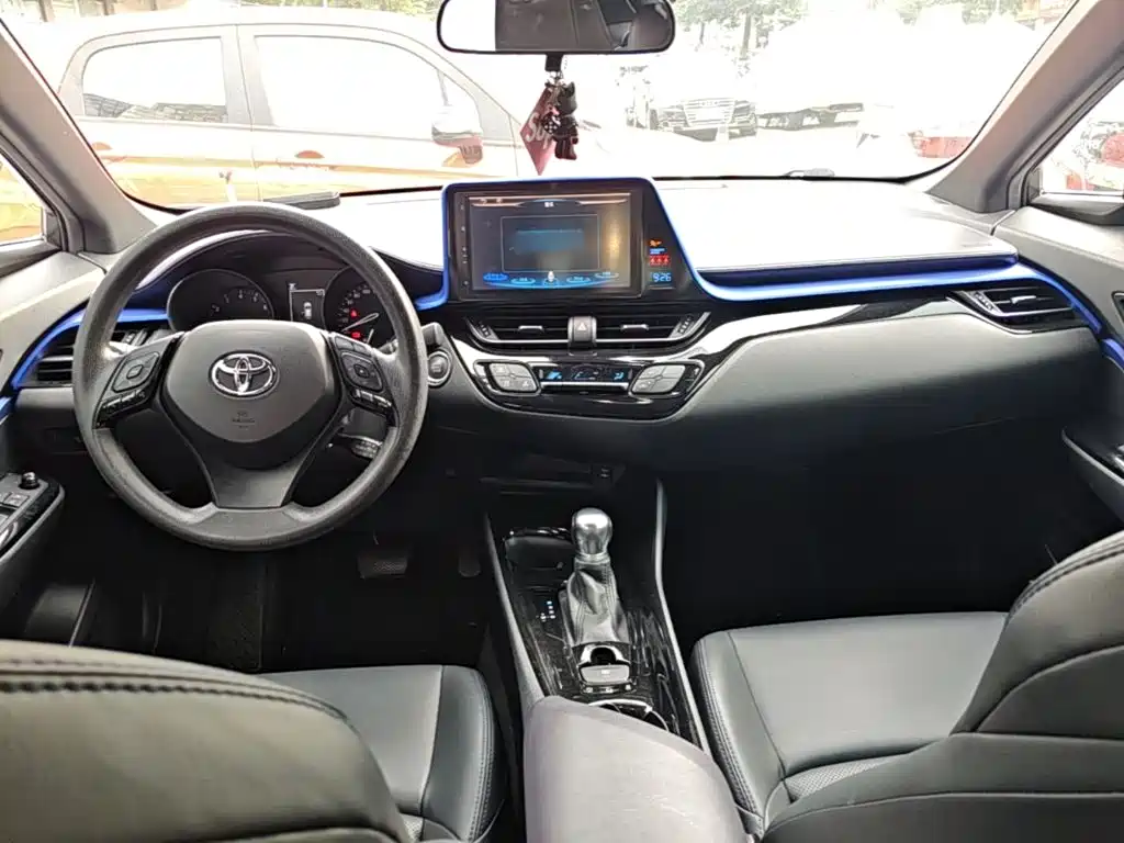 Toyota C-HR 2020 — фото 10