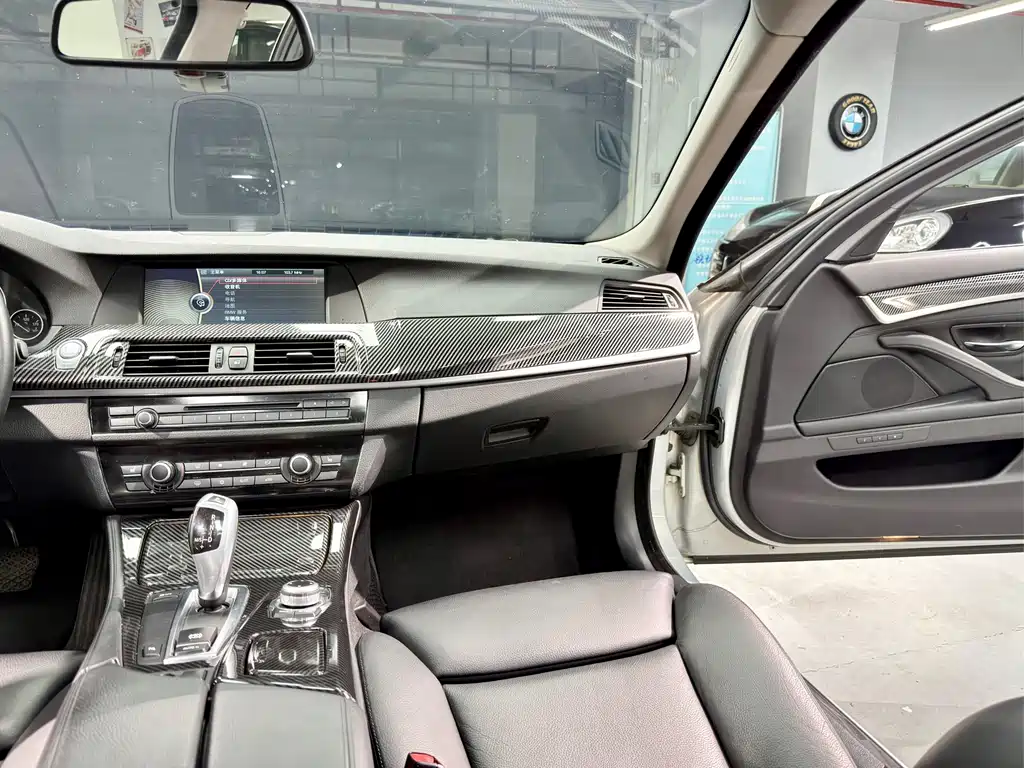 BMW 5 Series 2010 — фото 15