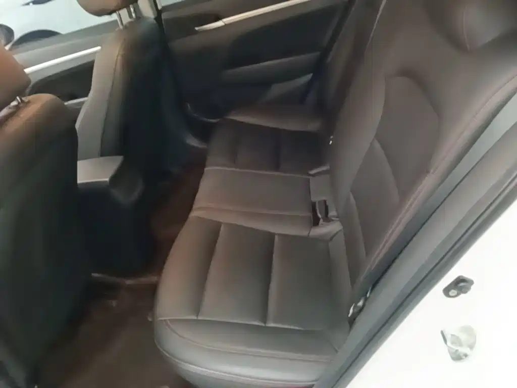 Hyundai Elantra 2019 — фото 17