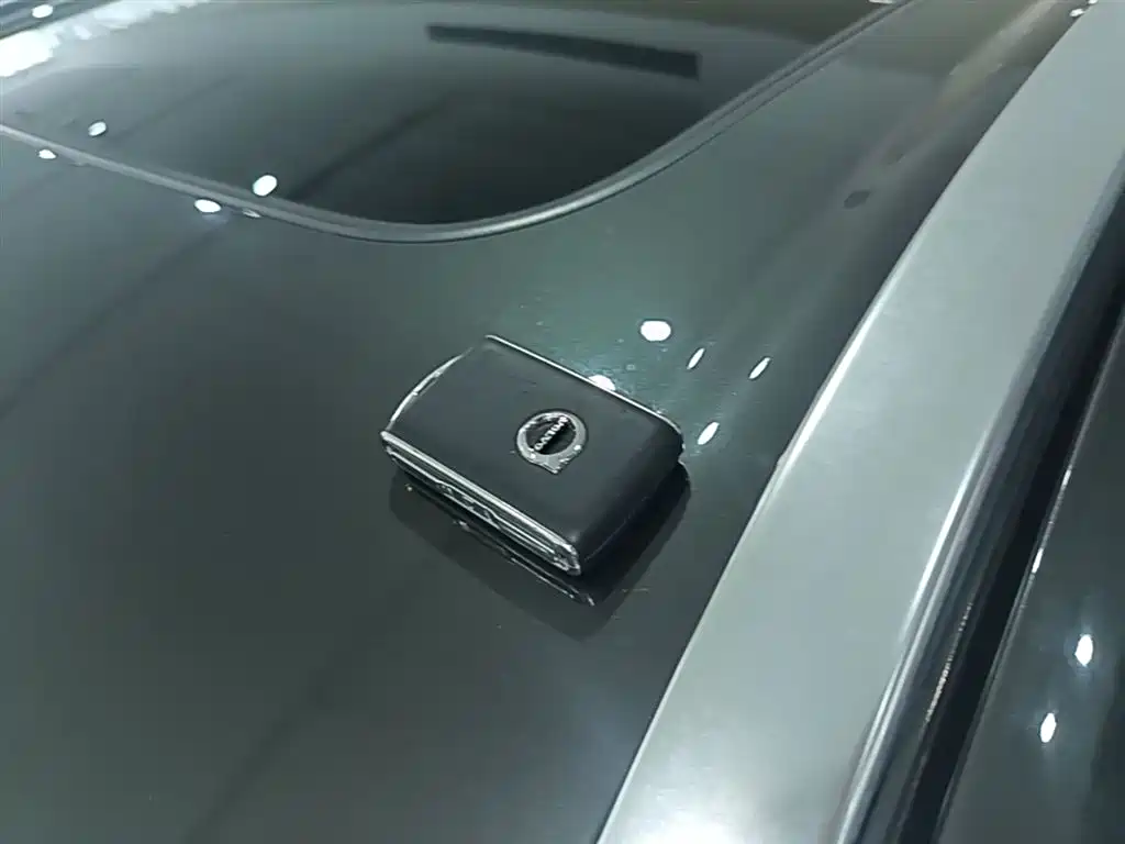 Volvo XC60 2021 — фото 9
