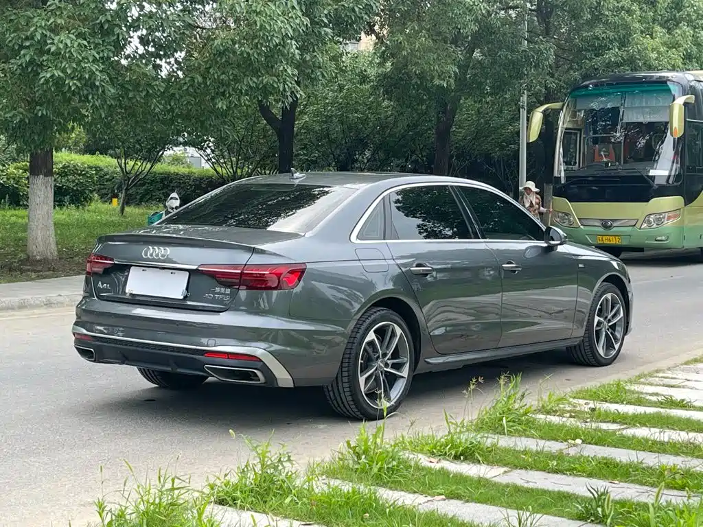 Audi A4L 2021
