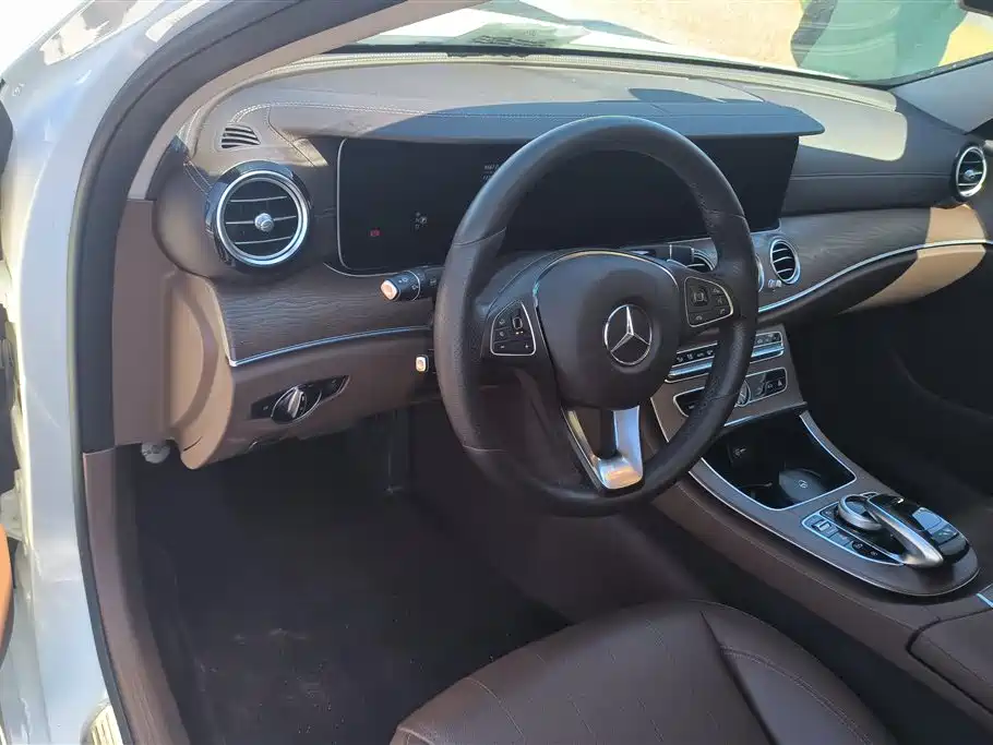 Mercedes-Benz E-Class 2018 — фото 12