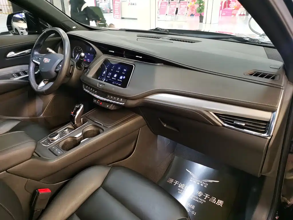 Cadillac XT4 2021 — фото 14