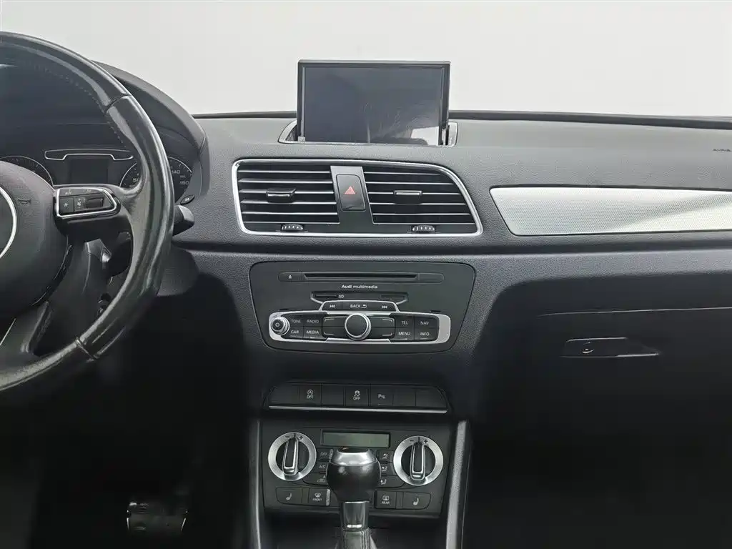 Audi Q3 2015 — фото 12