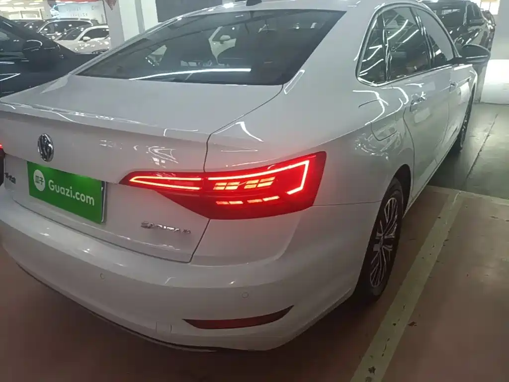 Volkswagen Sagitar 2021