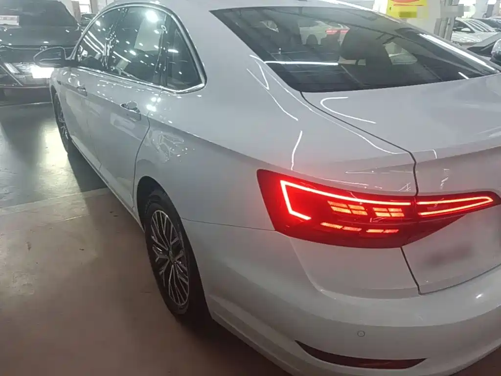 Volkswagen Sagitar 2021