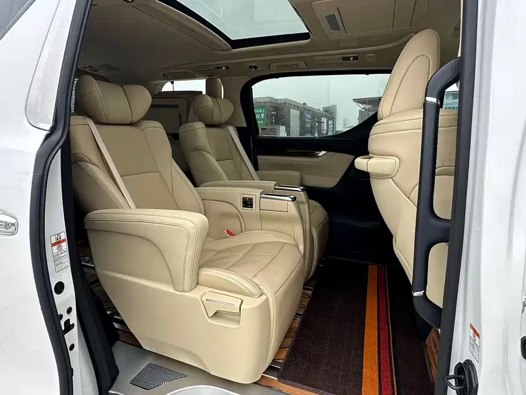Toyota Alphard 2022 — фото 9