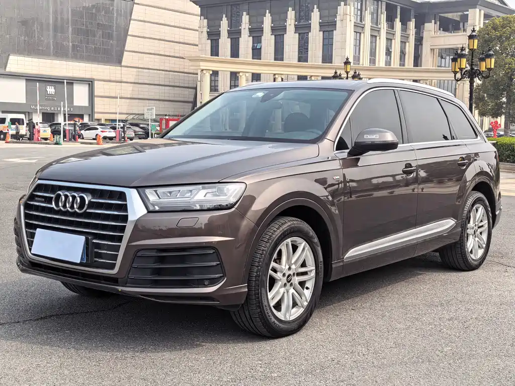 Audi Q7 2018 — фото 1