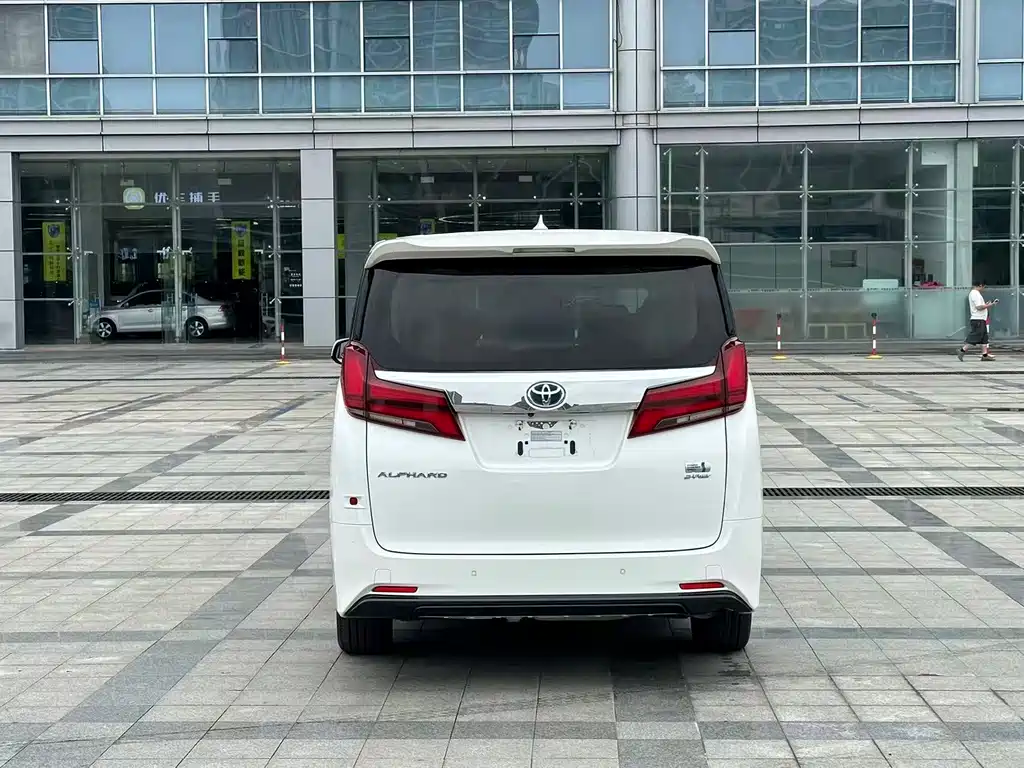 Toyota Alphard 2022 — фото 7
