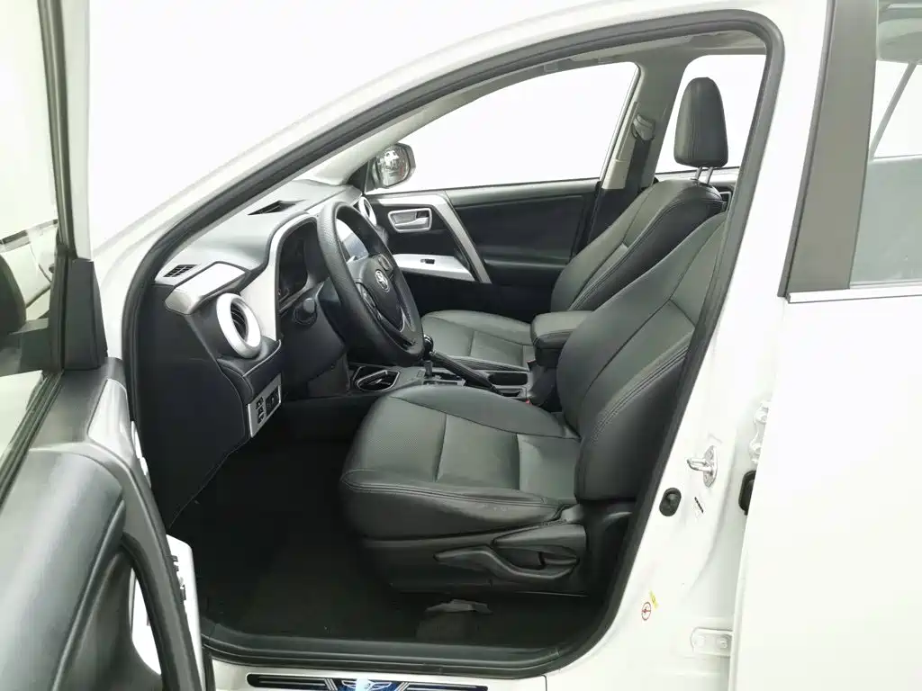 Toyota RAV4 2017 — фото 10