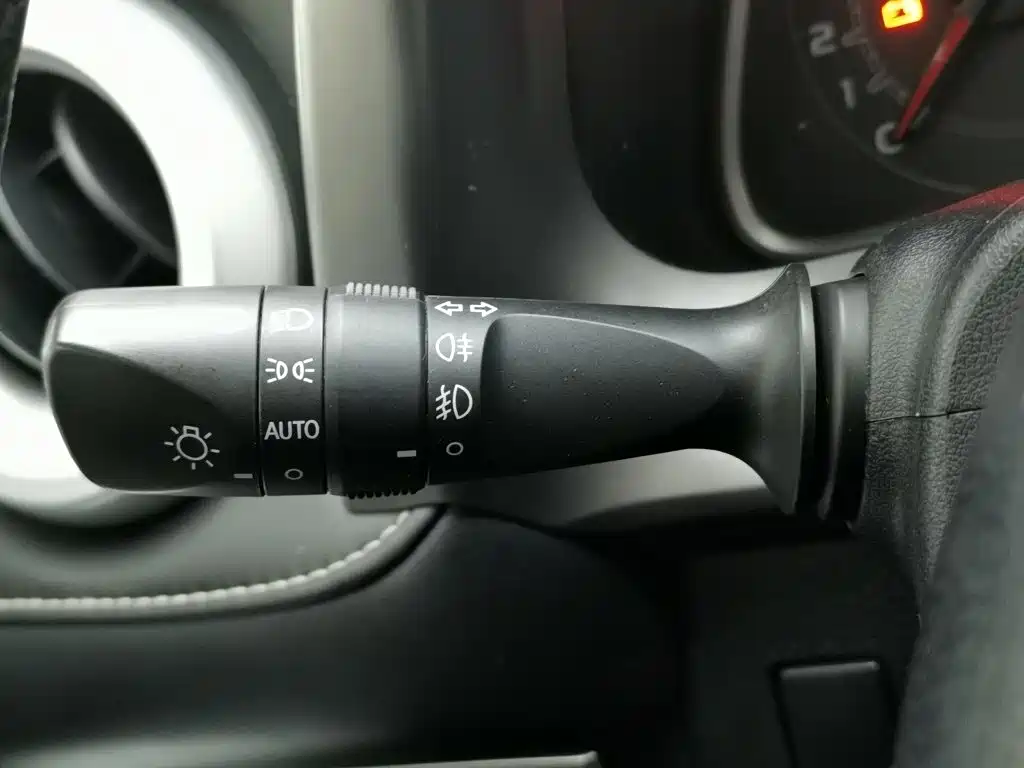 Toyota RAV4 2017 — фото 21