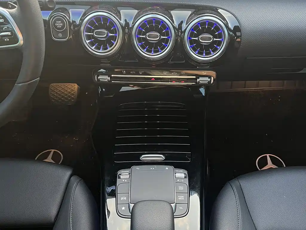 Mercedes-Benz A-Class 2022 — фото 12