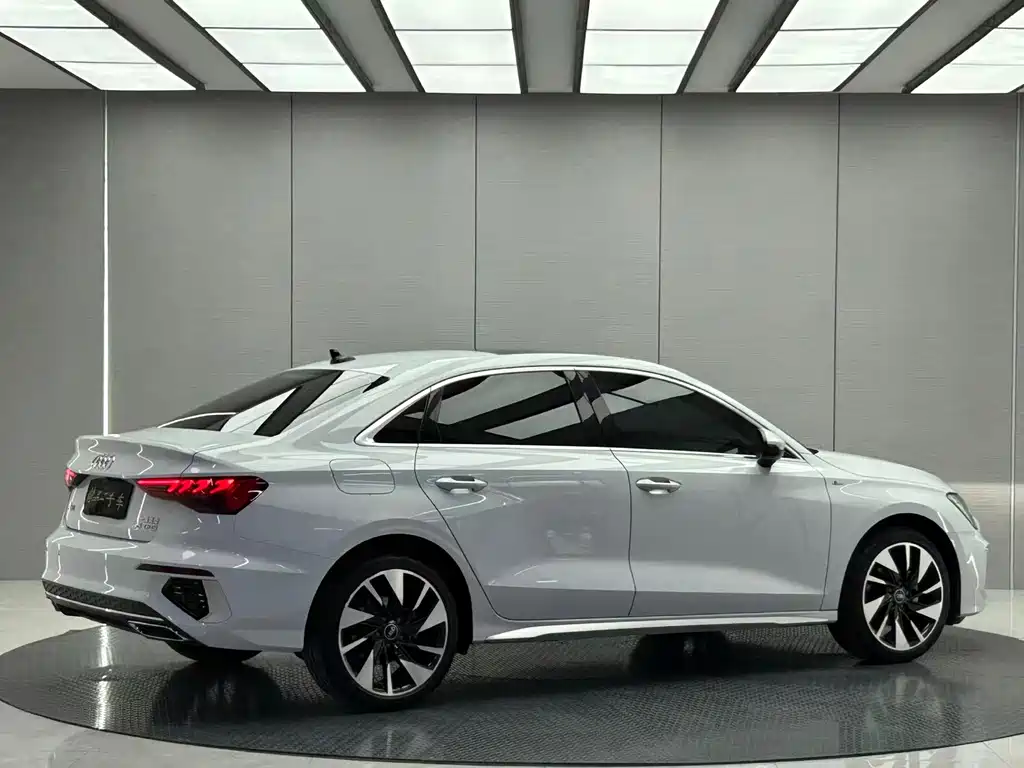 Audi A3 2023 — фото 5